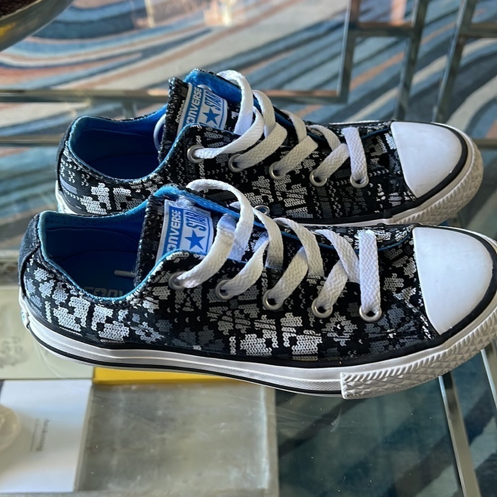 Converse💙🖤 - Picture 2 of 9